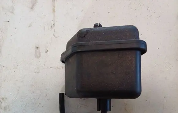 Volkswagen PASSAT B6 Vacuum air tank 03G129808