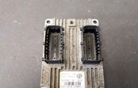 Toyota Avensis T250 Engine control unit/module ECU 6160109808 51798649