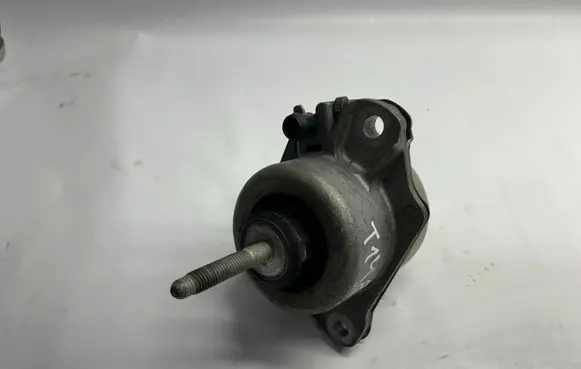 Engine mount bracket