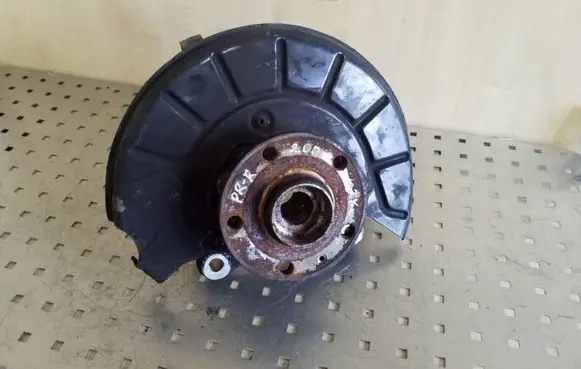Volkswagen PASSAT B7 Front wheel hub