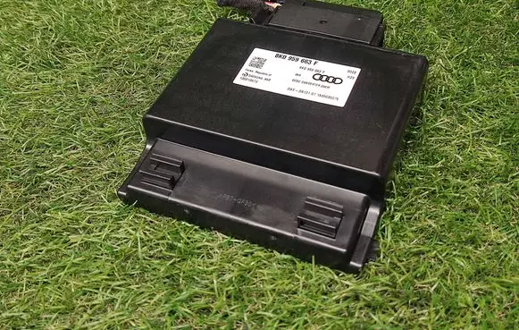 Audi A7 S7 4G Voltage converter/converter module 8K0959663F