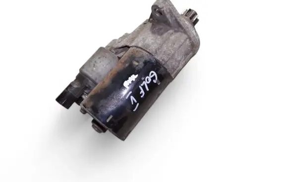 Volkswagen Golf V Starter motor 02E911023J