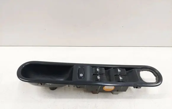 Renault Espace - Grand espace IV Electric window control switch 8200250481