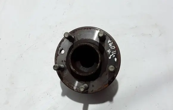 Volvo V40 Rear wheel hub 31387352