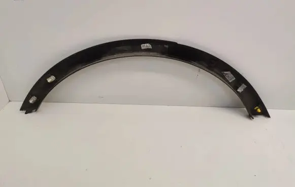 Rear fender molding trim