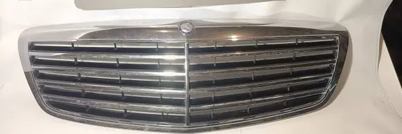 Mercedes-Benz S W221 Front bumper upper radiator grill A2218800083