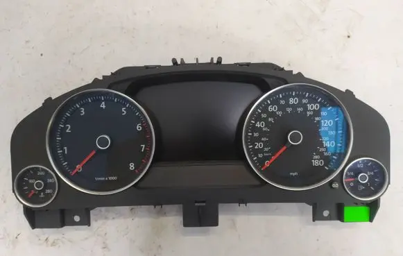 Volkswagen Touareg II Speedometer (instrument cluster) 7P6920980M 0263677037
