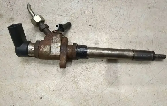 Ford Focus C-MAX Fuel injector 9657144580
