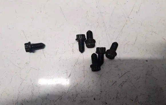 Volkswagen Golf V Nuts/bolts 