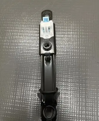 KIA Sportage Seat belt height adjuster 88890D7000 D7H6A24058HH262