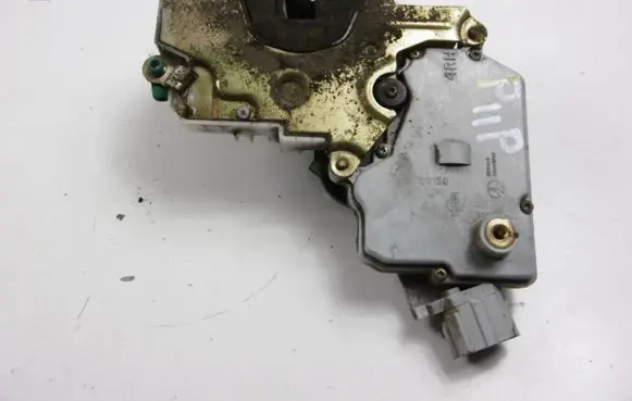 Nissan Primera Front door lock