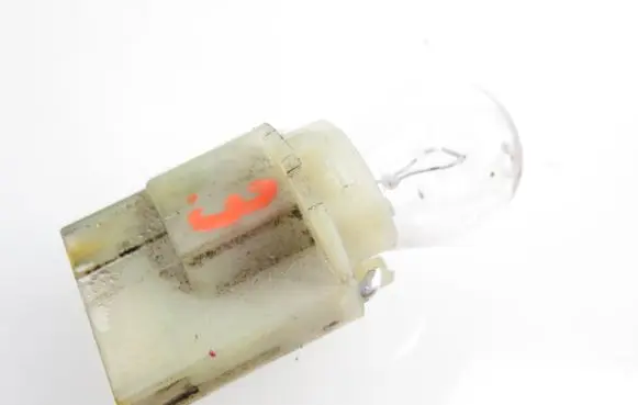 BMW 5 E39 Tail light bulb cover holder 133296