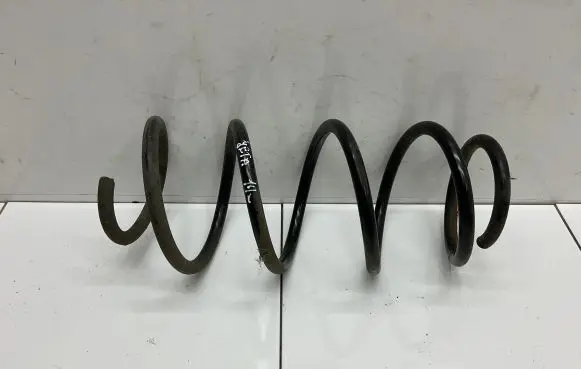 Volkswagen Jetta VI Front coil spring