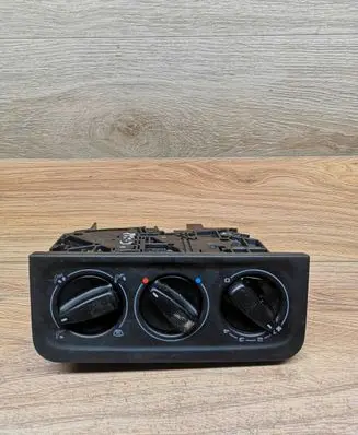 Volkswagen Golf III Climate control unit 1H0819045C 820045C