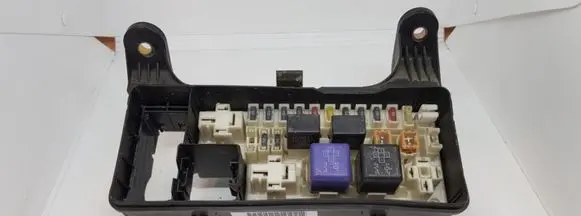 Toyota Previa (XR30, XR40) II Fuse module