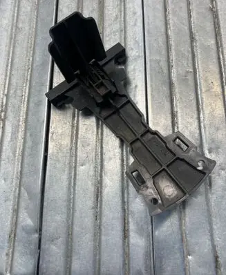 BMW 3 GT F34 Front bumper mounting bracket 7301191