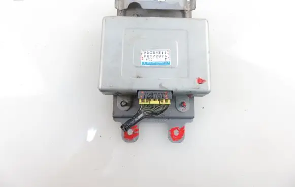 Mitsubishi Pajero Engine control unit/module MD354511 72876T K8T72876