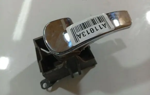 Nissan Pathfinder R51 Front door interior handle 