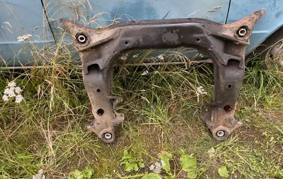 Volkswagen PASSAT B5 Front subframe FZ18