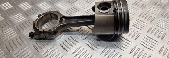 Renault Laguna I Piston with connecting rod