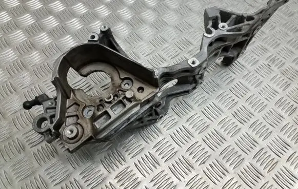Volkswagen PASSAT B8 Fuel pump bracket 04L903143B