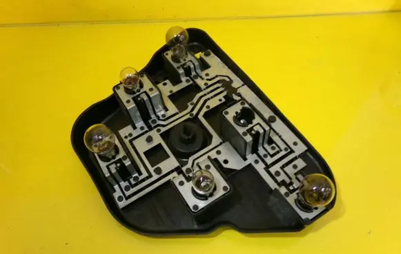 BMW 5 E39 Tail light bulb cover holder 8363566 146036-02