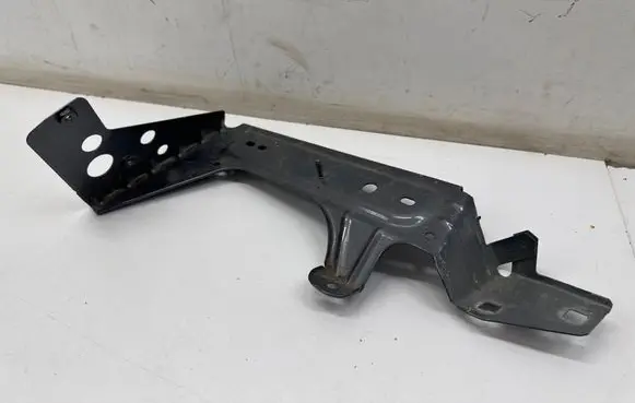 Maserati Grecale Fender mounting bracket