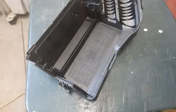 Nissan Micra Fuse box cover 284B81HD0A