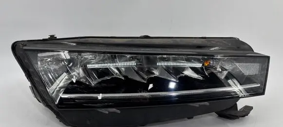 Skoda Octavia Mk4 Headlight/headlamp 5E4941016 C03152