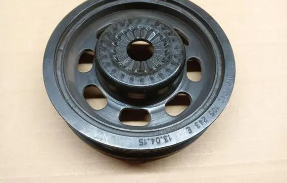 Skoda Fabia Mk3 (NJ) Crankshaft pulley 04C105243E