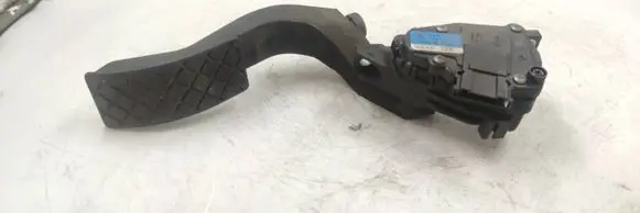 Audi A4 S4 B5 8D Accelerator throttle pedal 6PV00837602 8D1723523F 1L021001