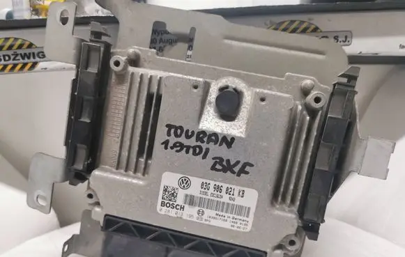 Volkswagen Touran I Engine control unit/module 03G906021KB 1039S17169 0281013195