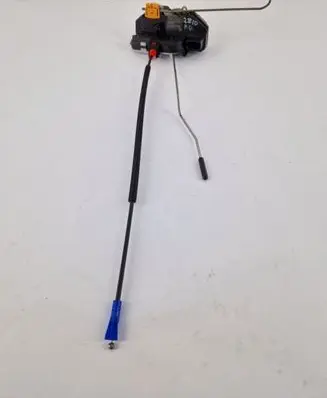 Opel Zafira C Front door lock 3023880