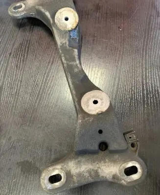 BMW 1 E81 E87 Gearbox mounting bracket 6771064