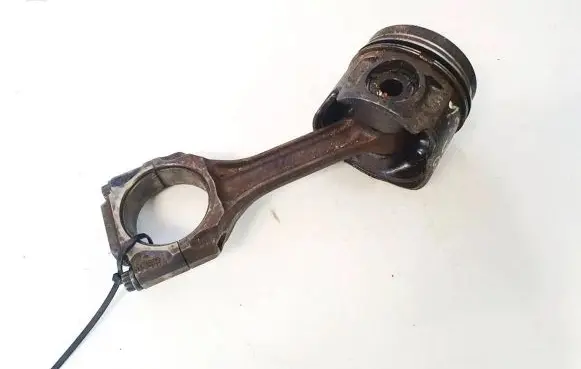 Volkswagen Golf III Piston with connecting rod