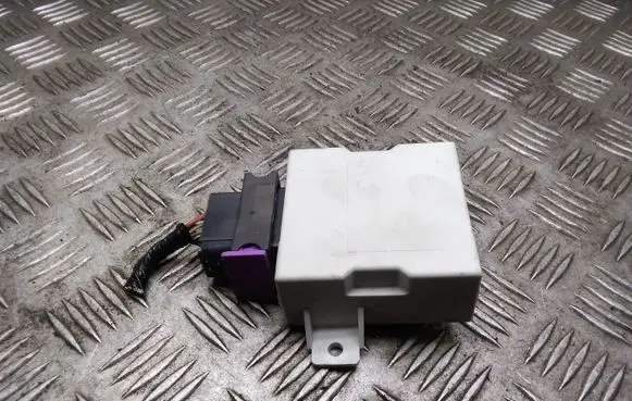 Toyota Avensis T250 Window wiper relay 150696