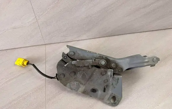 Volkswagen Touran III Engine bonnet/hood hinges 5TA823301D 5TA823823E
