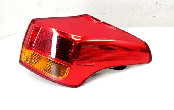 Toyota RAV 4 (XA40) Rear/tail lights