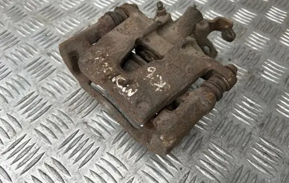Ford Mondeo Mk III Rear brake caliper