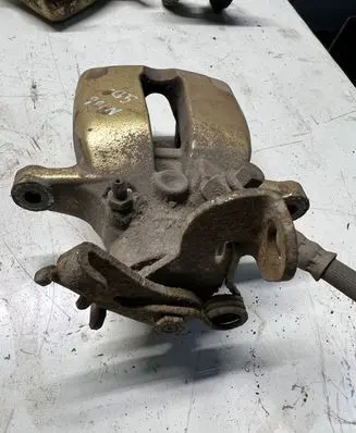 Opel Insignia A Rear brake caliper