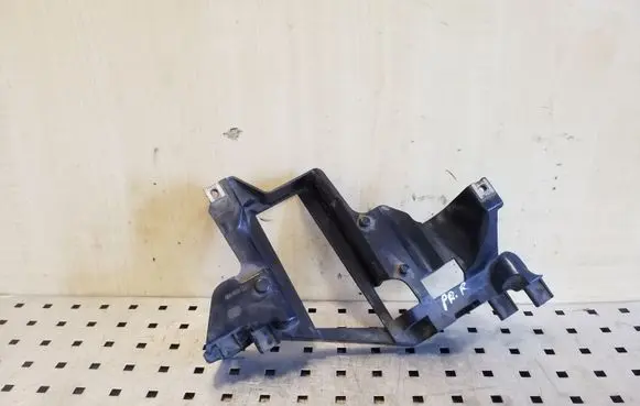 Headlight/headlamp mounting bracket