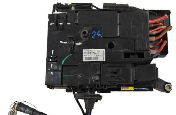 Volkswagen Touareg II Fuse module 7p0937548