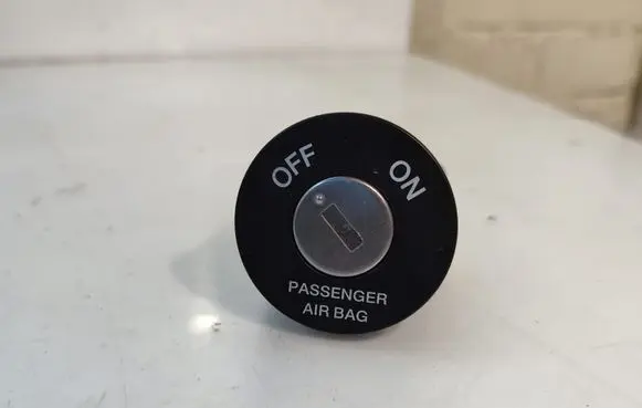 Hyundai Santa Fe Passenger airbag on/off switch 378090