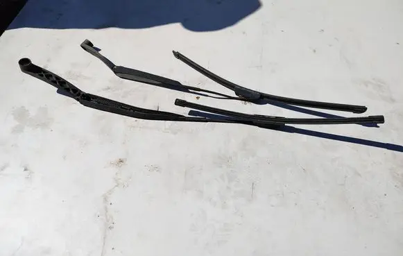 Hyundai H-1, Starex, Satellite Front wiper blade arm 