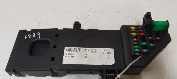 Opel Vectra C Fuse module 460023260 13193588 13223679