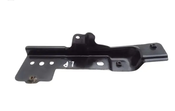 Audi Q7 4L Fender mounting bracket 4L0805698