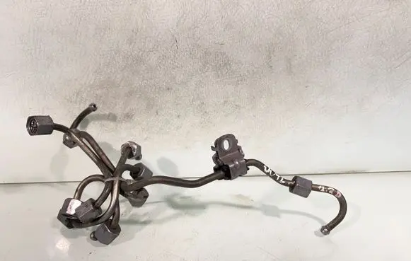 Fuel injector supply line/pipe