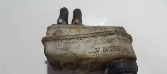 Brake fluid reservoir