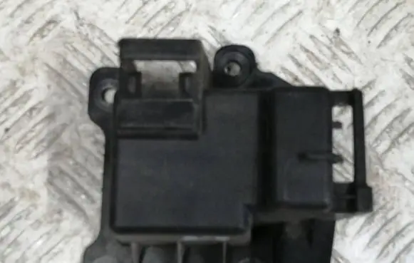 Ford B-MAX Rear bumper mounting bracket AV1117A882AB