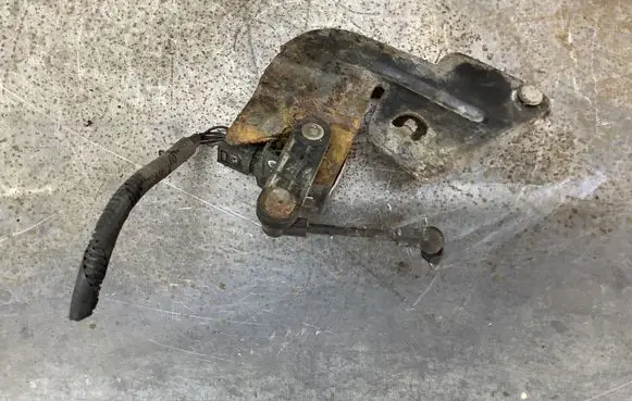 Cadillac SRX Headlight level adjustment motor 